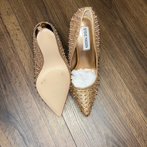 Brand new, Steven madden, rose gold, size 7 mens - Picture 2 of 2